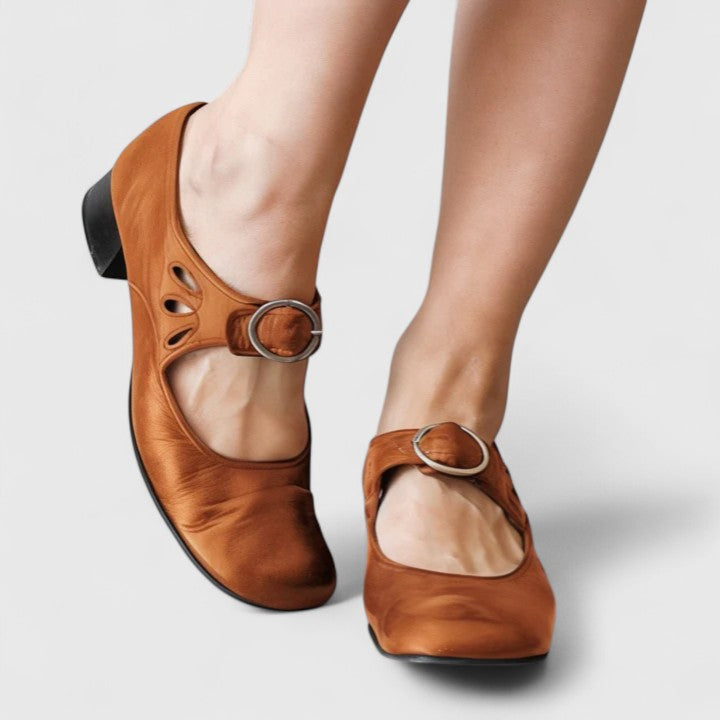 Varga | Chloé Perforated Sandals